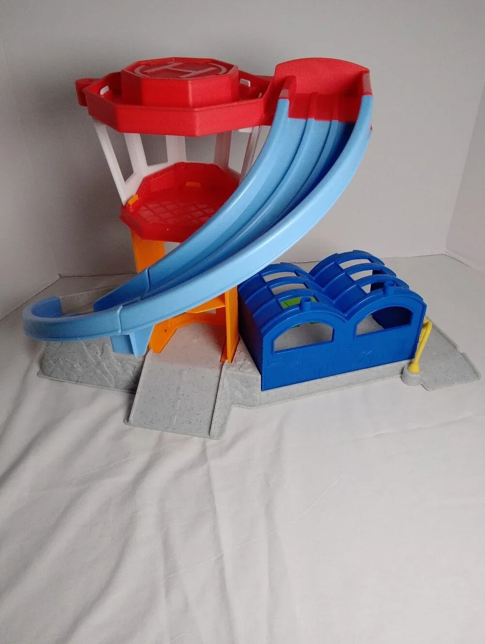 F.P. Little People Wheelies Airport With 2 Wheelies